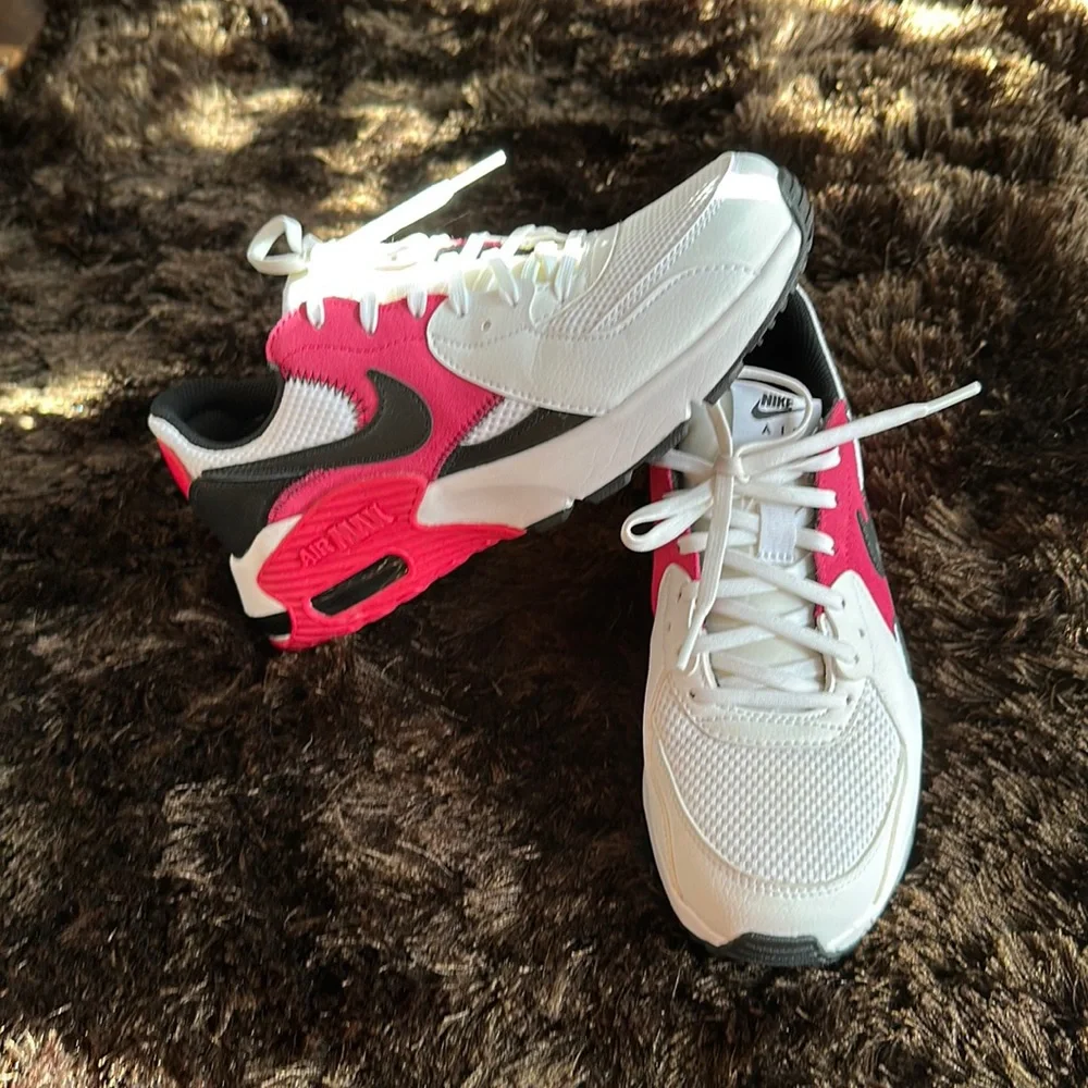 Nike - Picture 1 of 8